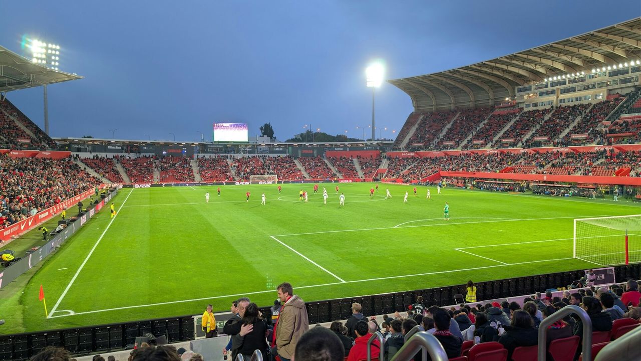Players shake hands before kickoff during 2026 FIFA World Cup qualifying